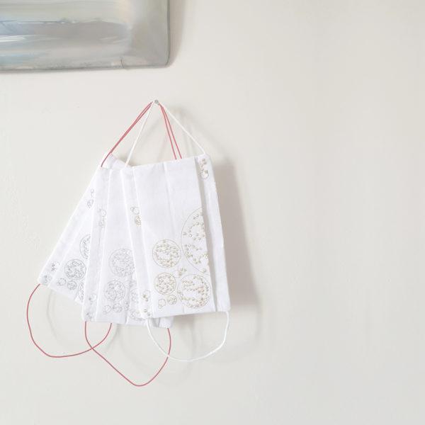 masque brodée-série limitée- cadeau de mariage-cadeau de naissance- objet emblématique 2020 -