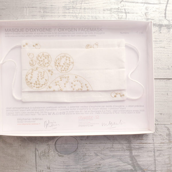 masque brodée-série limitée- cadeau de mariage-cadeau de naissance- objet emblématique 2020 -