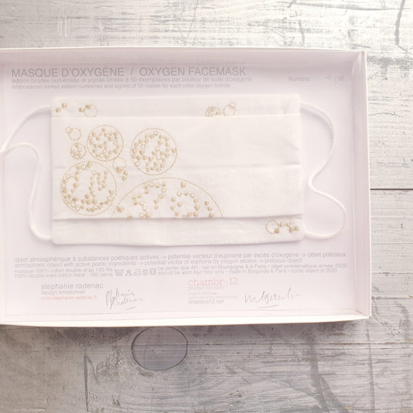 masque brodée-série limitée- cadeau de mariage-cadeau de naissance- objet emblématique 2020 -