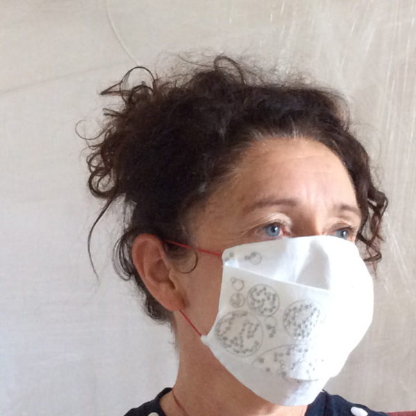 masque brodée-série limitée- cadeau de mariage-cadeau de naissance- objet emblématique 2020 -